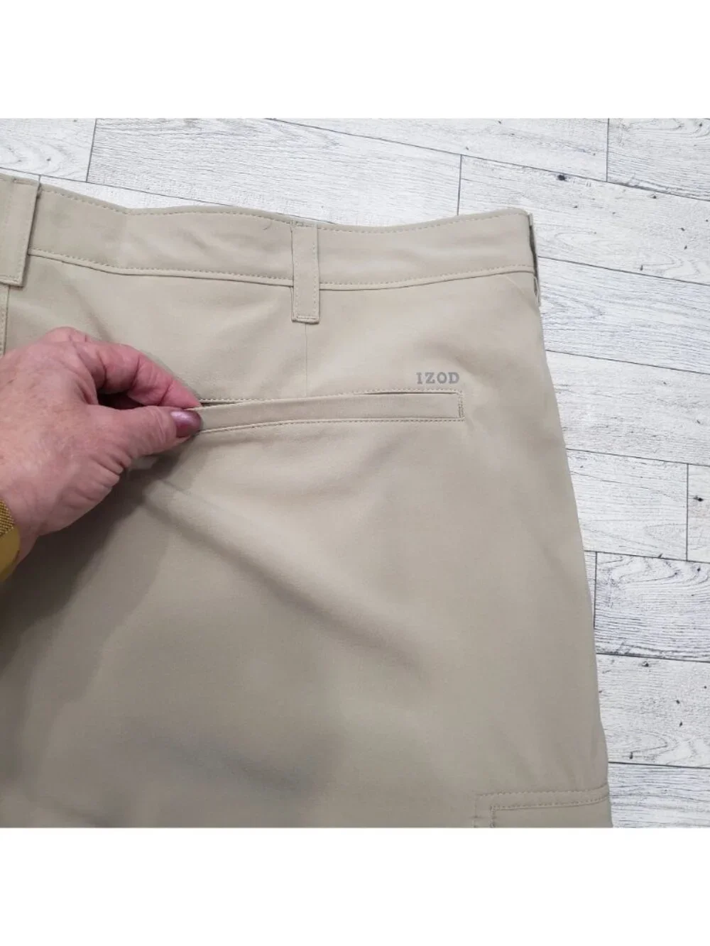 Izod Golf Cargo Shorts Swing Flex 9" Stretch 6 Pocket Khaki Mens Size 42 NWT $70 - Picture 3 of 10